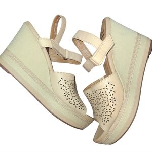 Clarks Zia Grace Platform Wedge Sandals Laser Cut Beige Leather  Size 8.…